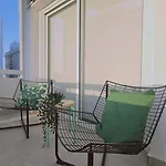 Life I Apartment